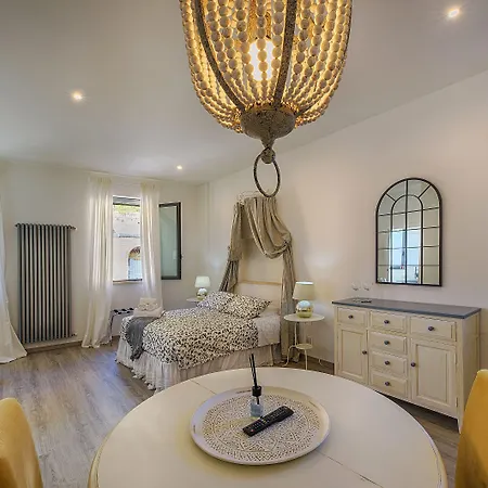 Vip Bed and Breakfast 4*